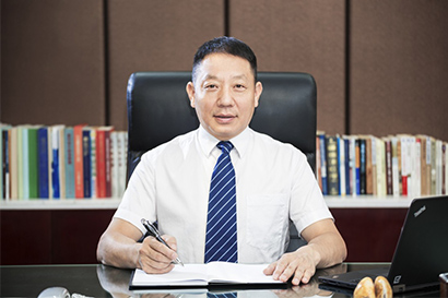  公司董事长：：：杨召群